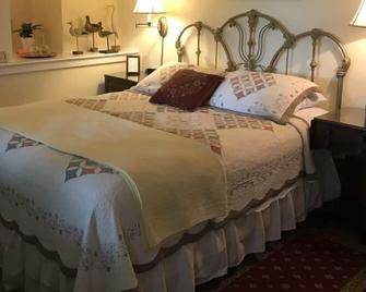 Inn at Stony Creek - Warwick - Bedroom