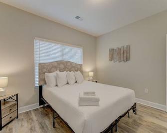 Cayce Sister Houses-Sleeps 14 - Cayce - Bedroom