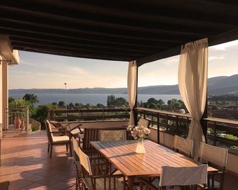 House with large terrace, garden and wonderful view on the lake - Trevignano Romano - Balkón
