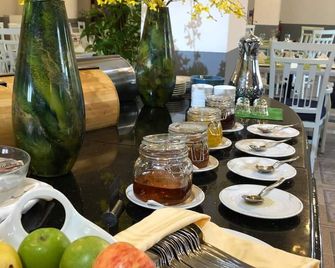 Hotel Al Madinah Holiday - Muscat - Buffet