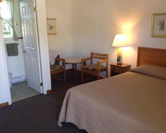 Cedar Vista Motel - Tobermory - Bedroom