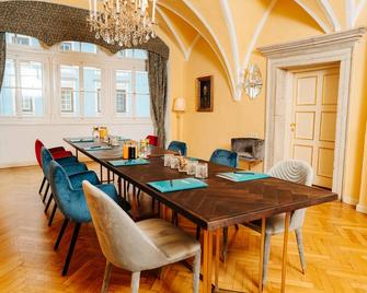 هوتل باليه 26 - فيلاخ - غرفة طعام