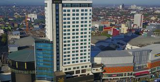 Myko Hotel & Convention Center Makassar - מקאסר