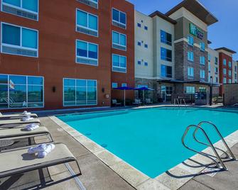 Holiday Inn Express & Suites - Ridgecrest - China Lake, An IHG Hotel - Ridgecrest - Басейн