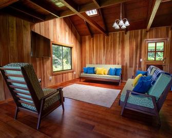 Mountain Wonders Chalet - Santa Elena - Living room
