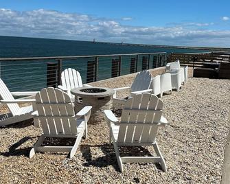 Montauk Condo ~ Stunning Sunsets & The Sea At Your Doorstep - Montauk - Balcony