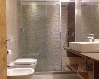 Hotel Ambassador - Levico Terme - Badkamer