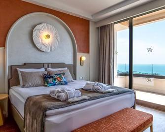 Fame Residence Lara & Spa - Antalya - Bedroom