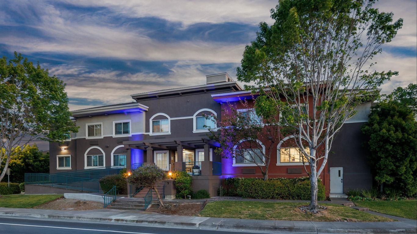 Holiday Inn Express & Suites Mountain View Silicon Valley By IHG