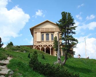 Wonderful apartment, quiet, only 12 kilometers to Oberammergau - Bad Kohlgrub - Außenansicht