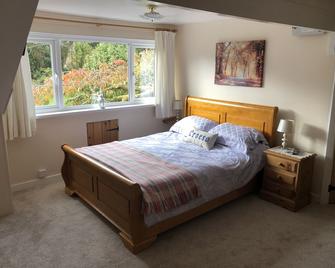 Blaencwm Bed and Breakfast - Boncath - Bedroom