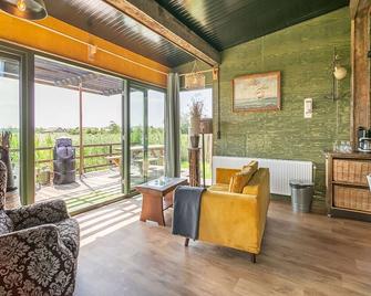 Quaint Bungalow in Callantsoog with Garden - Callantsoog - Living room