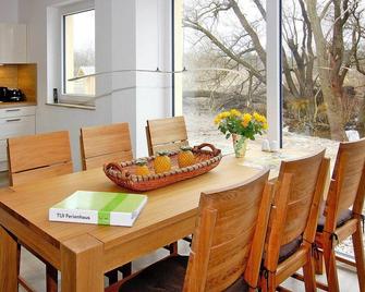Holiday Home for Six Person - Neuenkirchen auf Ruegen - Comedor