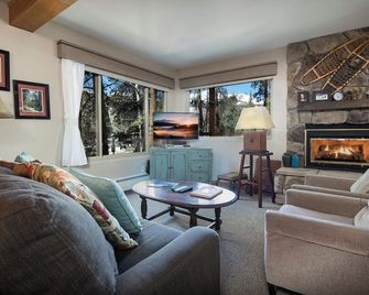 Timbernest Blue Spruce Condo: Sweet Breck Location - Breckenridge - Sala de estar