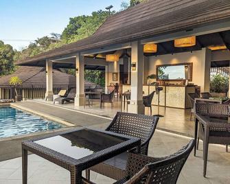 Perch El Nido's Seaview Villas overlooking Marimegmeg - El Nido - Pool