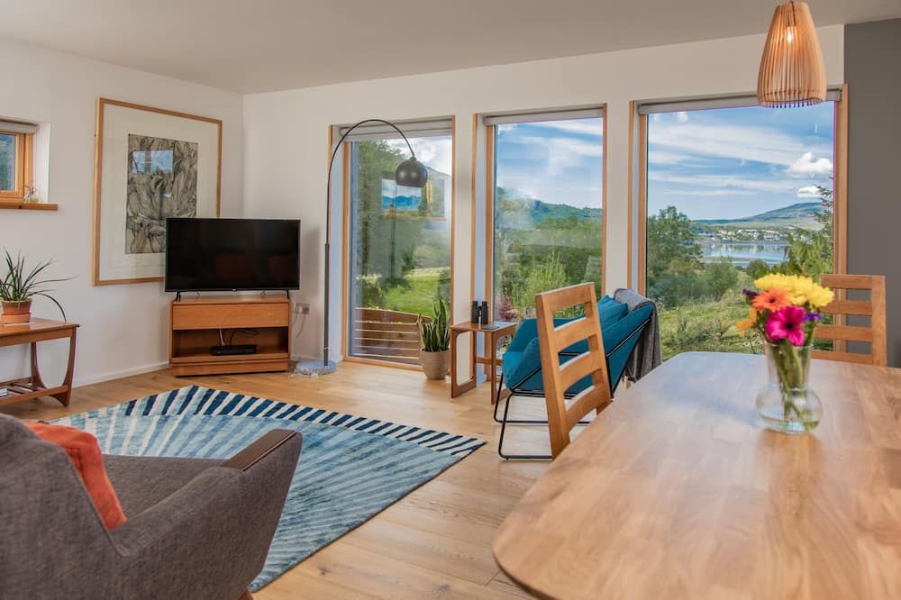 Cuillrigh - Luxury house, loch & mountain views - פורטרי - סלון