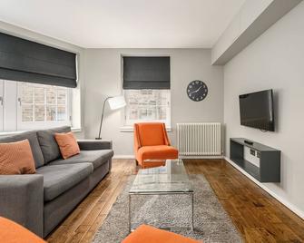 Destiny Scotland -The Malt House Apartments - Edinburgh - Living room