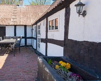 7 Person Holiday Home in Grenaa - Grenaa - Patio