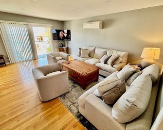 Manhattan Beach Sand Section Home with water views - Manhattan Beach