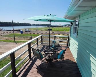Charming 2-bedroom cottage with WiFi and AC in serene Grafton - Grafton