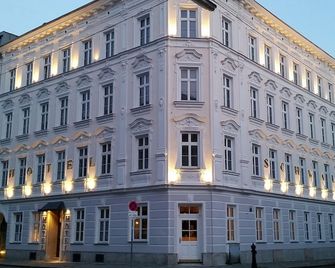 Fink Low Budget Rooms - Viena - Edificio