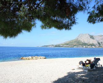 Tourist Settlement Brzet - Omiš - Strand