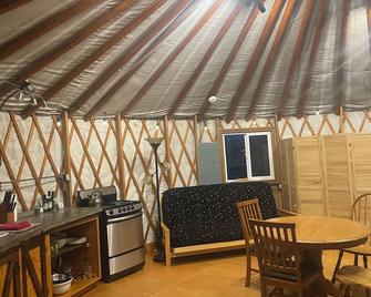 Meadowlark Yurt in Dillon with WiFi - Dillon - Comedor