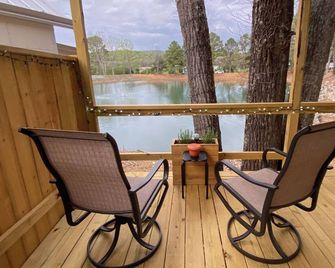 8 Mi to Cathedral Caverns: Tiny Home Hideaway - Woodville - Balcón