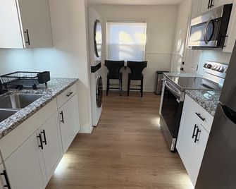 Charming Classic, duplex Home with a Modern Twist - Charlotte - Küche