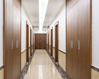 Sitharth Hotel - Jhājra - Hallway