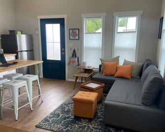 Clean, modern guesthouse located in a central Austin. - Austin - Sala de estar