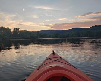 Amish Built Cottage Near Fingerlakes Wineries, Fishing, Hiking, Hunting & More! - Hammondsport - Piscina