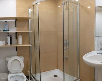 A Private Room at PandaMotel.Com - Richmond Hill