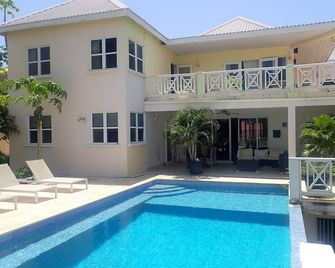 Spacious Indoor/Outdoor living. Private pool. Amazing ocean views - Frigate Bay - Zwembad