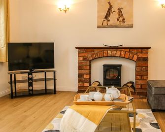 The Little Beehive - Worcester - Living room