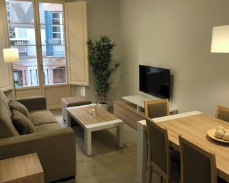Apartamentos Pinar Malaga Centro - Málaga - Sala de estar