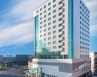 Wanda Holiday Hotel (Harbin Central Avenue) - Harbin - Building