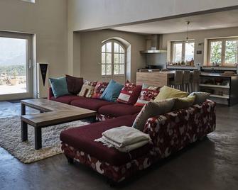 Beautiful House With Exceptional View! - Bourdeaux - Living room