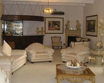 Victorian Guest House - Krugersdorp - Living room