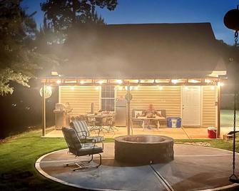Private Basement Apartment - Dallas - Patio