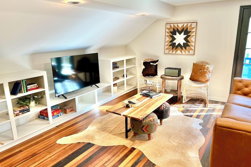 Rustic luxury, 5min from I10, 10min from The Sound and Ocean Springs Beaches