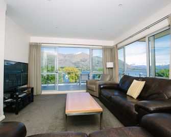 Lakeside Apartments - Wanaka - Living room