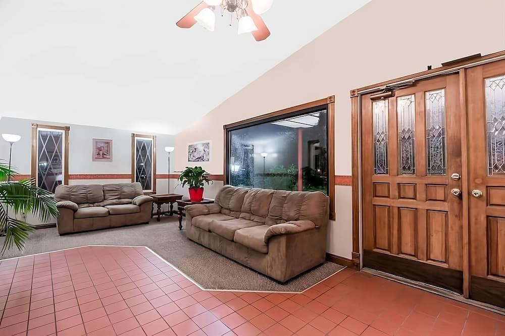 Tidy Unit, Outdoor Pool, Free Parking, Wifi, Pets Allowed - Ashland - Huiskamer