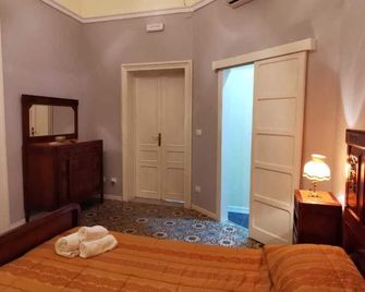 Palazzo Trebalate al Corso 'central' holiday home - Modica - Schlafzimmer