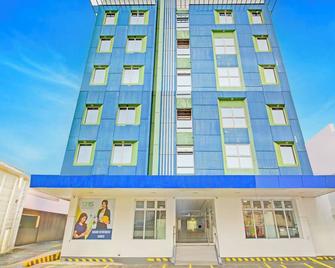 Collection O 1318 Residences University Belt Metro Manila - Manila - Building