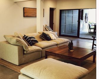 Mid-Century Honolulu Oasis minutes from Diamond Head & Waikiki Beach - Honolulu - Living room