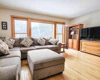 Large multi-family ski home located on the slopes of Sugarbush Resort - Warren - Wohnzimmer