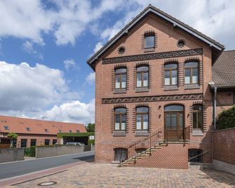 Landhotel Behre - Lehrte - Gebouw