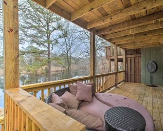 Lakefront & Trailside Escape w/ Private Dock +Deck - Bella Vista - Balcón