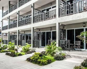 Baan Suan Ta Hotel - Ko Tao - Building